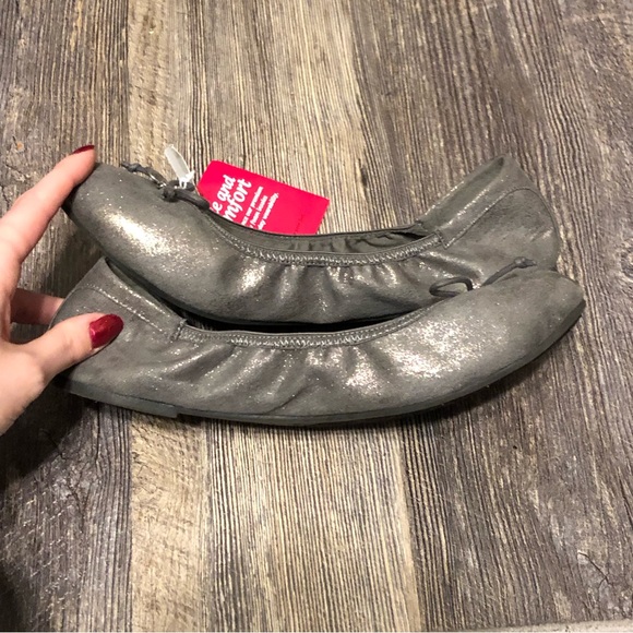 NWT dexflex comfort Metallic Gray Silver Shimmer Flats Size 11 WIDE - Picture 2 of 5